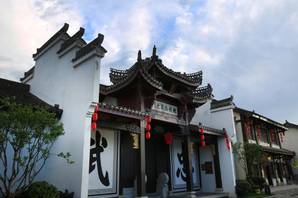 王星越《五福临门》开机现场神反应，网友大赞：情商高、必成大器